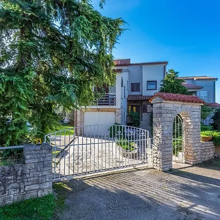 Appartement Adry B4+2 Pula