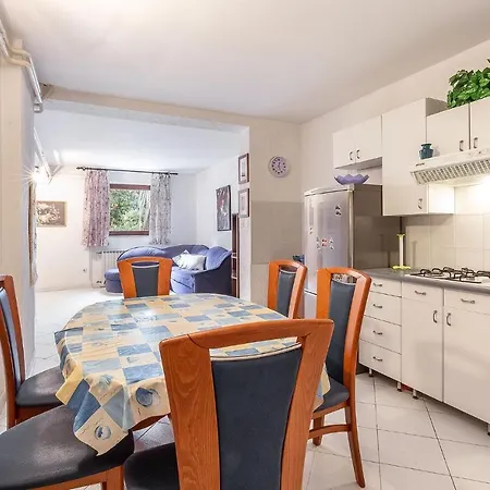 Adry B4+2 Appartement Pula